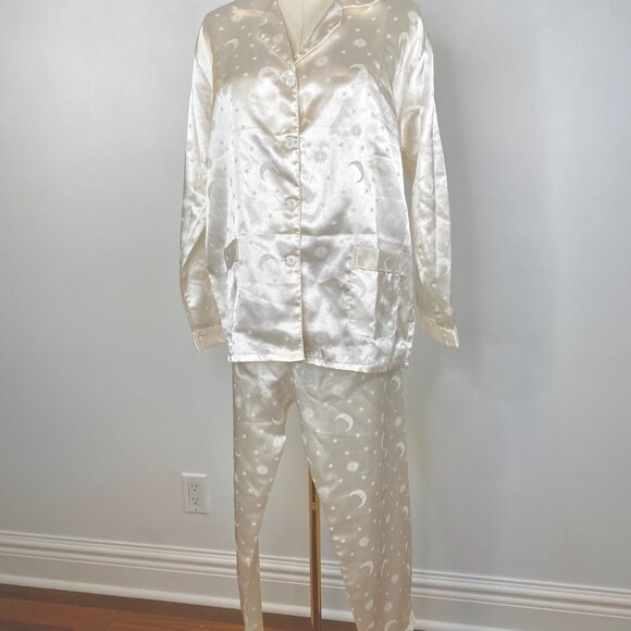 Whimsigoth white satin pajama set - Picture 6 of 7